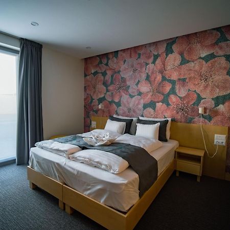 Eleven Business & Sport Hotel Jaszarokszallas Luaran gambar
