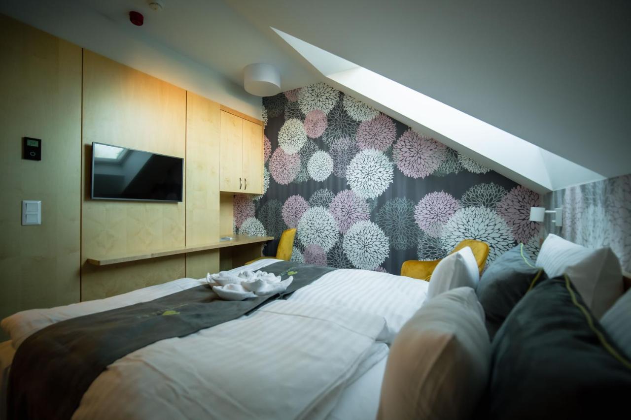 Eleven Business & Sport Hotel Jaszarokszallas Luaran gambar