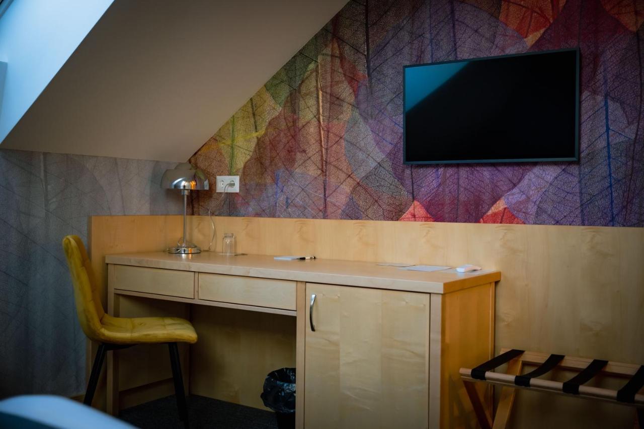 Eleven Business & Sport Hotel Jaszarokszallas Luaran gambar
