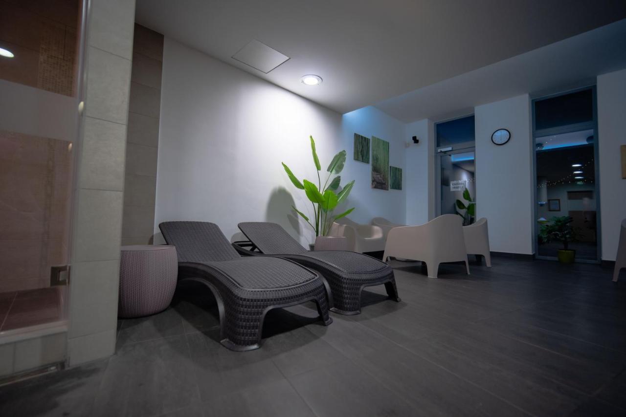 Eleven Business & Sport Hotel Jaszarokszallas Luaran gambar