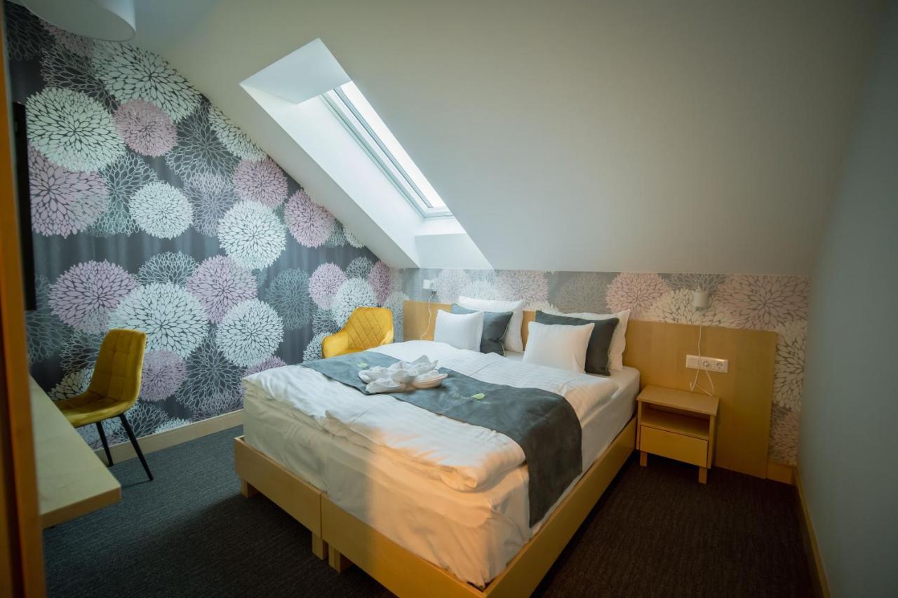 Eleven Business & Sport Hotel Jaszarokszallas Luaran gambar