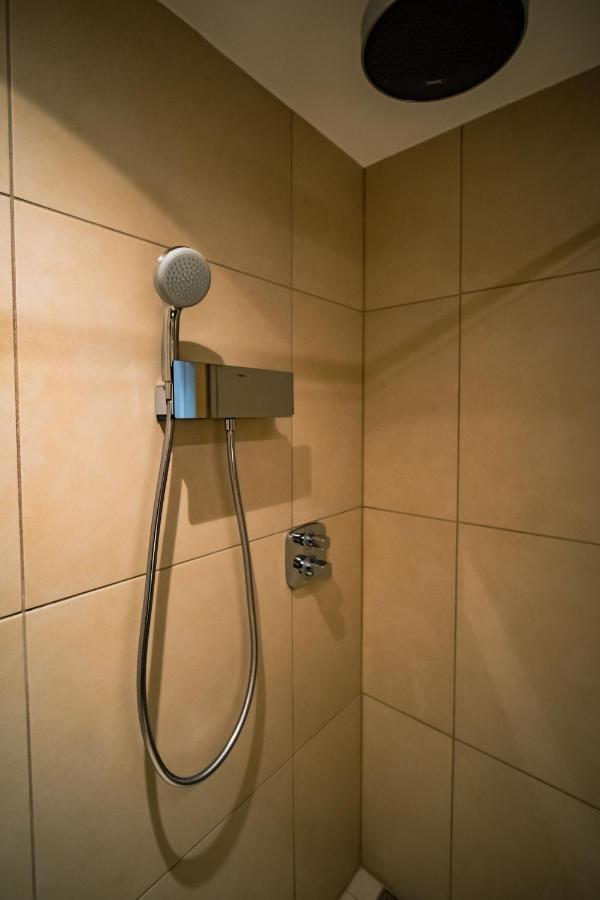 Eleven Business & Sport Hotel Jaszarokszallas Luaran gambar