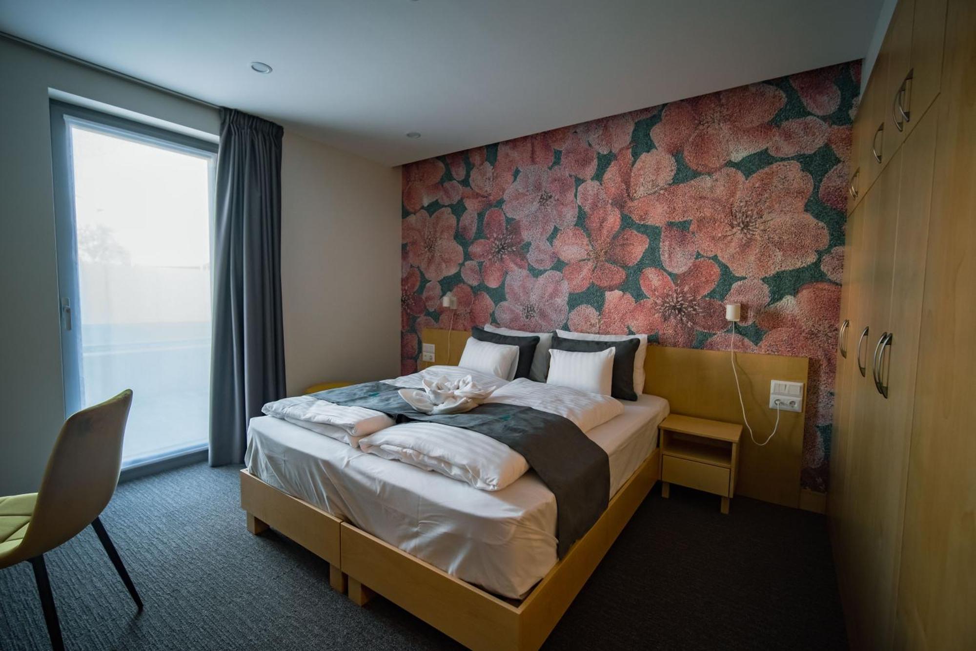 Eleven Business & Sport Hotel Jaszarokszallas Luaran gambar