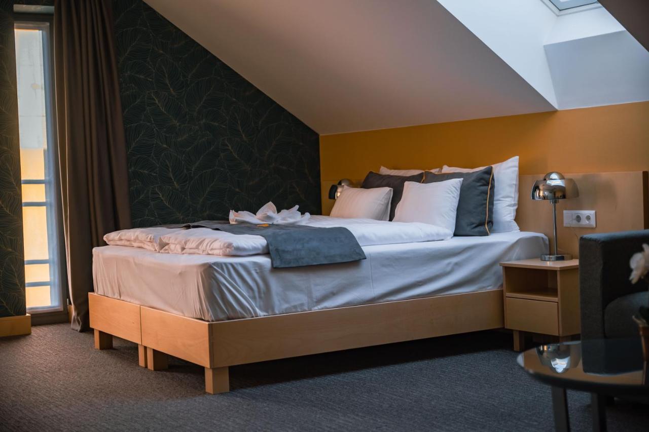 Eleven Business & Sport Hotel Jaszarokszallas Luaran gambar
