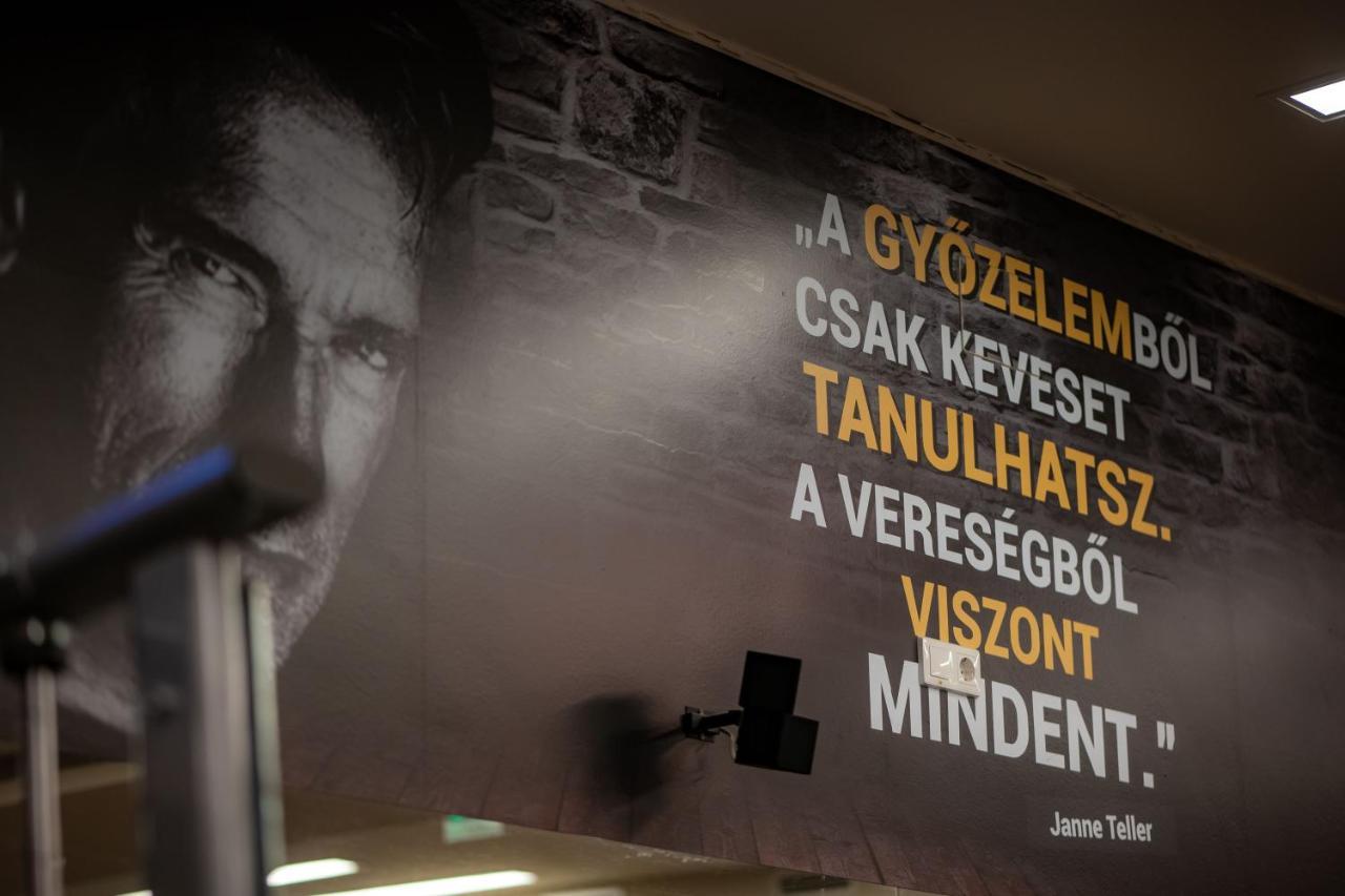 Eleven Business & Sport Hotel Jaszarokszallas Luaran gambar