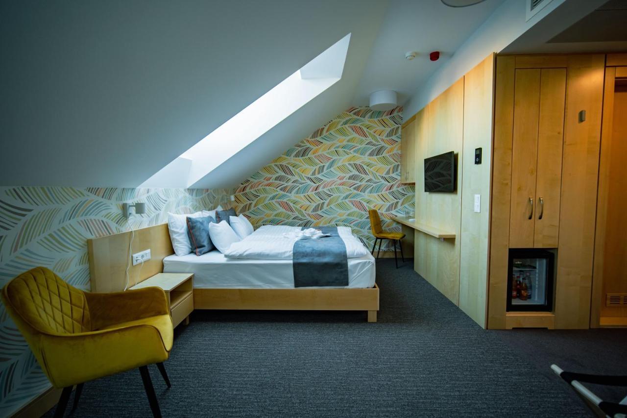 Eleven Business & Sport Hotel Jaszarokszallas Luaran gambar