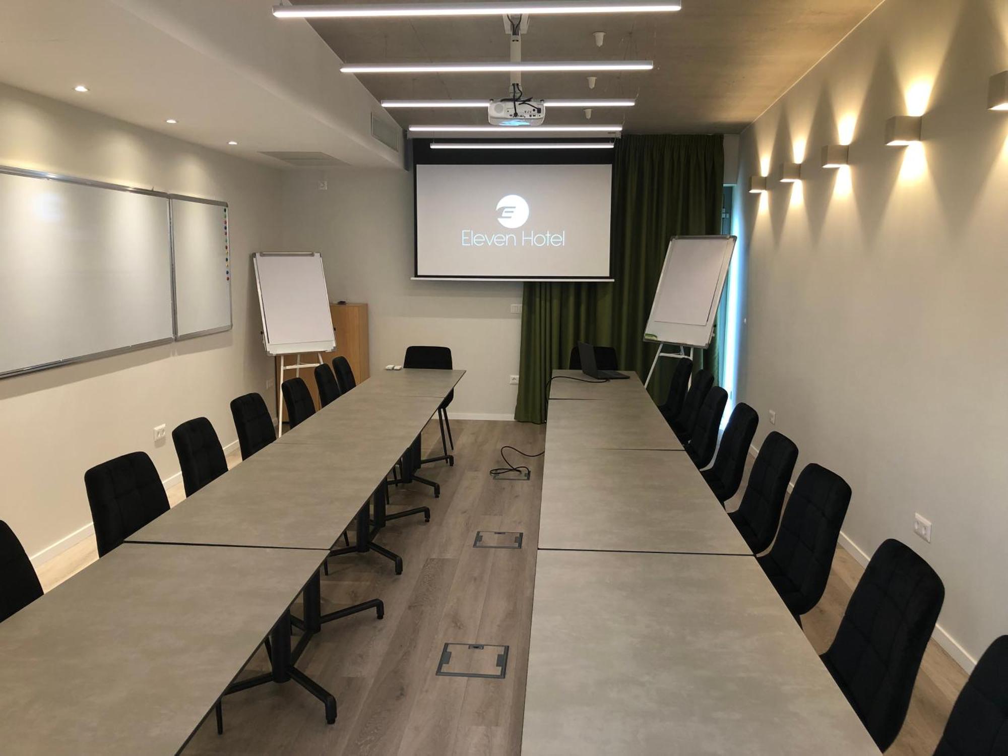 Eleven Business & Sport Hotel Jaszarokszallas Luaran gambar