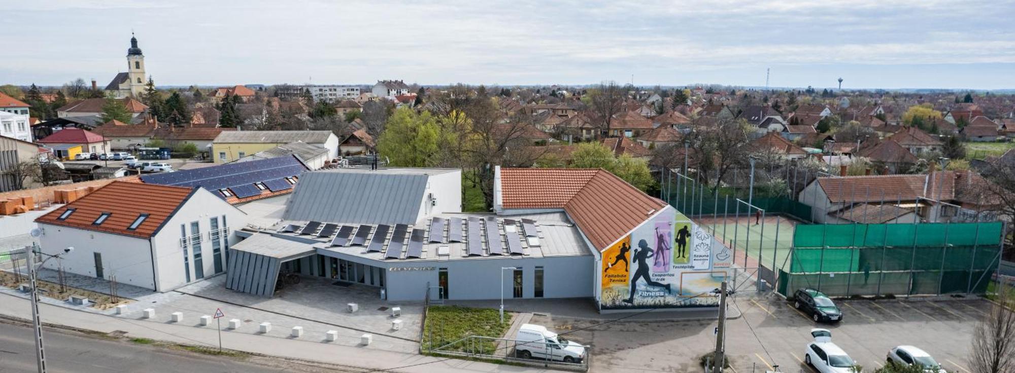 Eleven Business & Sport Hotel Jaszarokszallas Luaran gambar