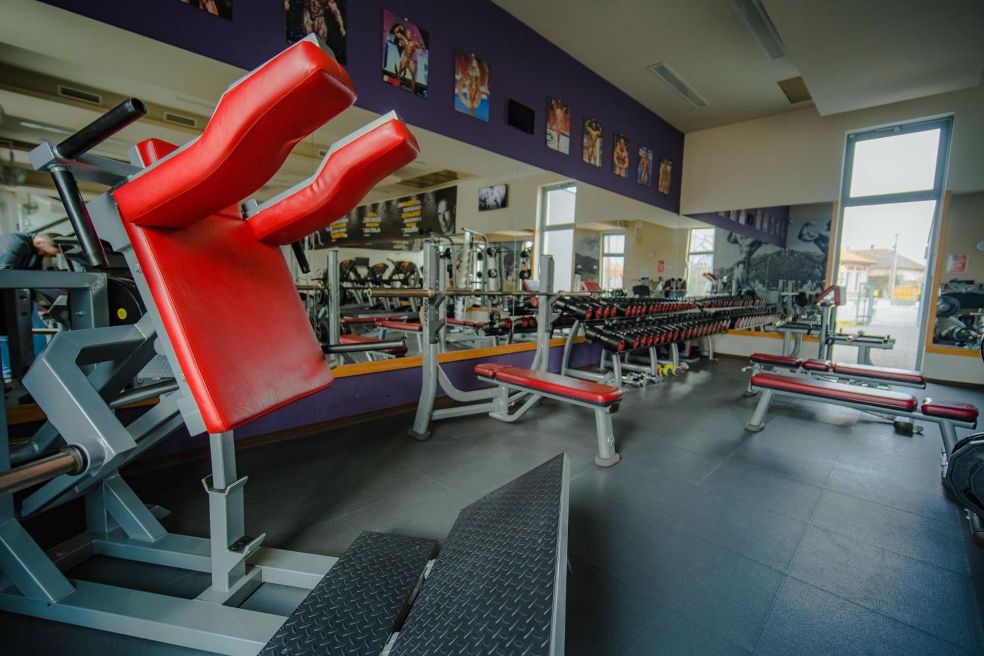 Eleven Business & Sport Hotel Jaszarokszallas Luaran gambar