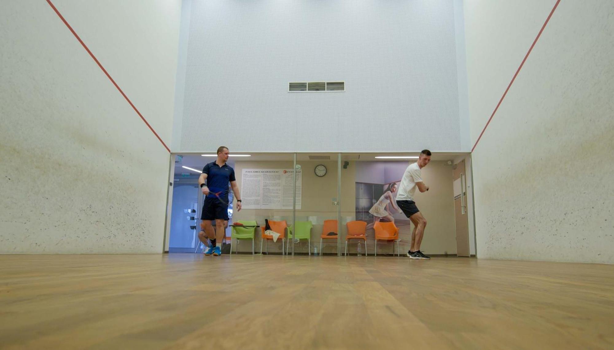 Eleven Business & Sport Hotel Jaszarokszallas Luaran gambar